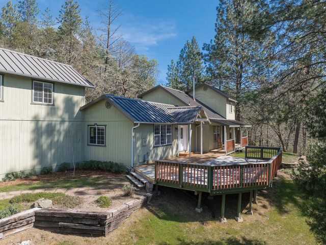 300 Colonial Drive, Grants Pass, OR 97526