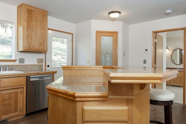 300 Colonial Drive, Grants Pass, OR 97526