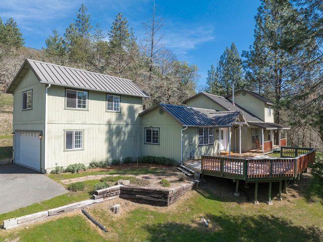 300 Colonial Drive, Grants Pass, OR 97526