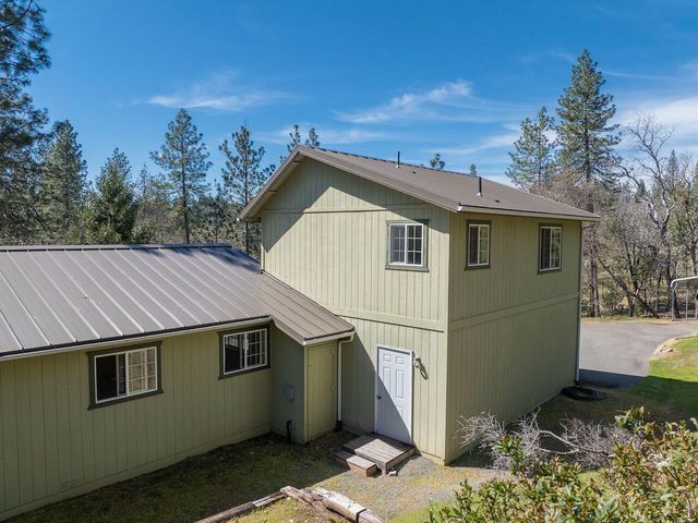 300 Colonial Drive, Grants Pass, OR 97526