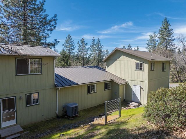 300 Colonial Drive, Grants Pass, OR 97526