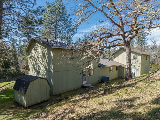 300 Colonial Drive, Grants Pass, OR 97526