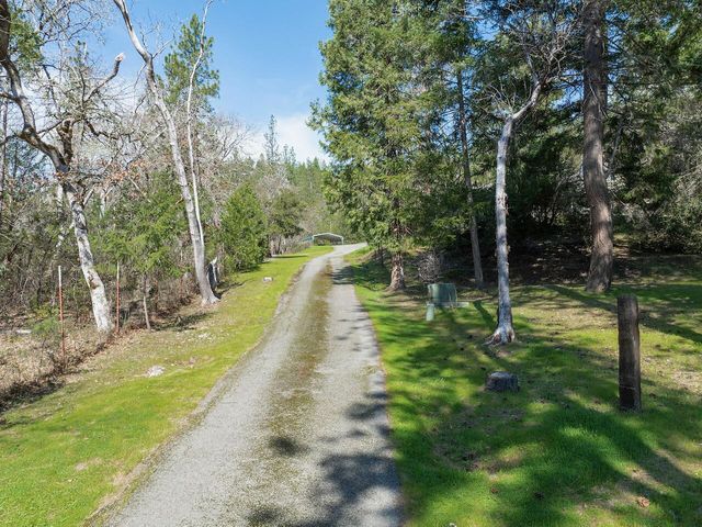 300 Colonial Drive, Grants Pass, OR 97526