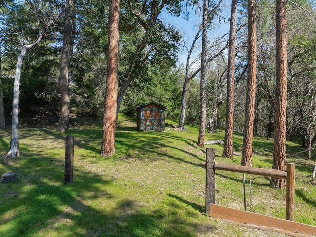 300 Colonial Drive, Grants Pass, OR 97526