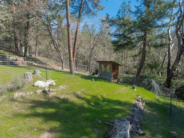 300 Colonial Drive, Grants Pass, OR 97526