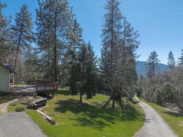 300 Colonial Drive, Grants Pass, OR 97526