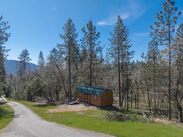 300 Colonial Drive, Grants Pass, OR 97526