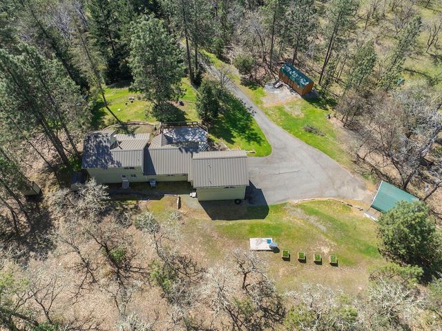 300 Colonial Drive, Grants Pass, OR 97526