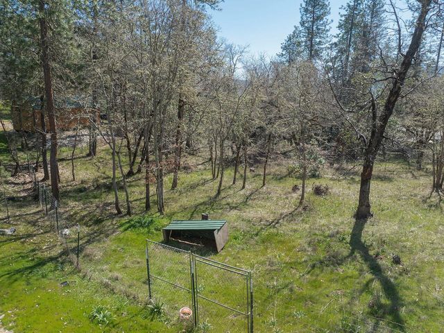 300 Colonial Drive, Grants Pass, OR 97526