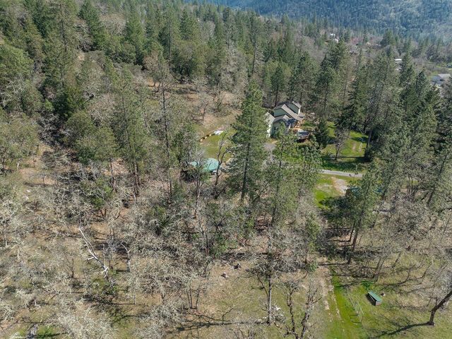 300 Colonial Drive, Grants Pass, OR 97526