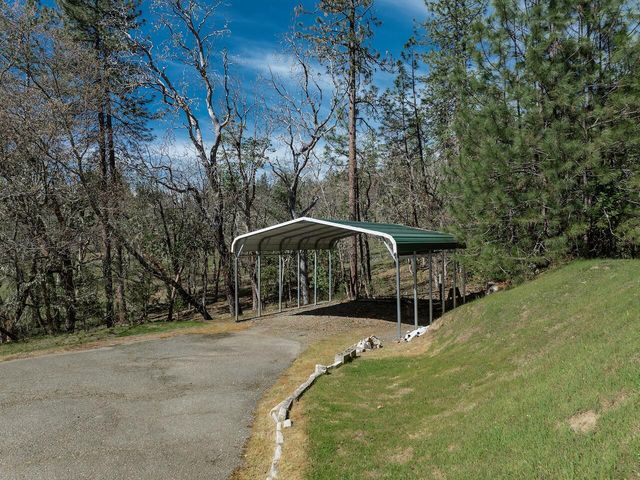 300 Colonial Drive, Grants Pass, OR 97526