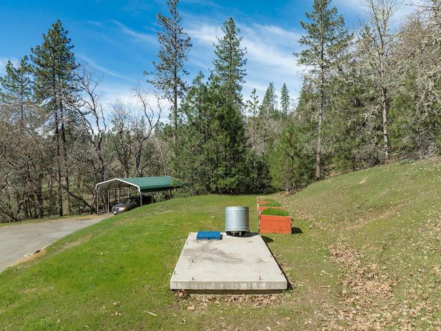 300 Colonial Drive, Grants Pass, OR 97526
