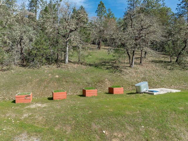 300 Colonial Drive, Grants Pass, OR 97526