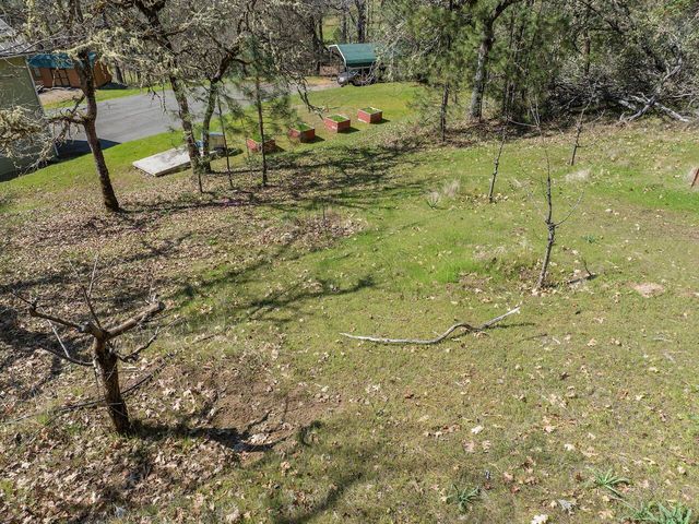 300 Colonial Drive, Grants Pass, OR 97526