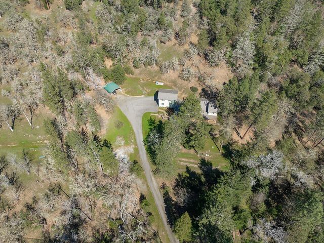 300 Colonial Drive, Grants Pass, OR 97526