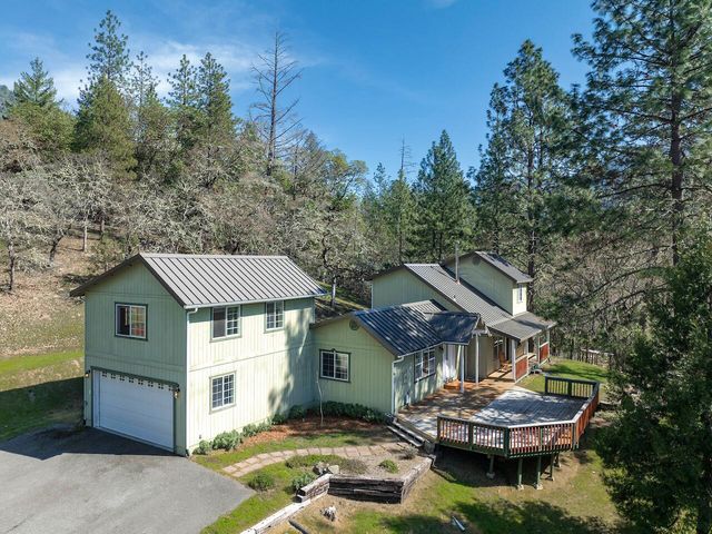 300 Colonial Drive, Grants Pass, OR 97526