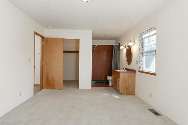 300 Colonial Drive, Grants Pass, OR 97526