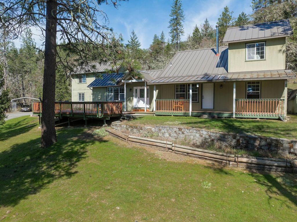 300 Colonial Drive, Grants Pass, OR 97526