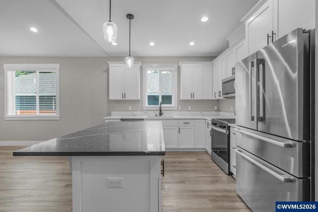 1105 Hardcastle Av, Woodburn, OR 97071
