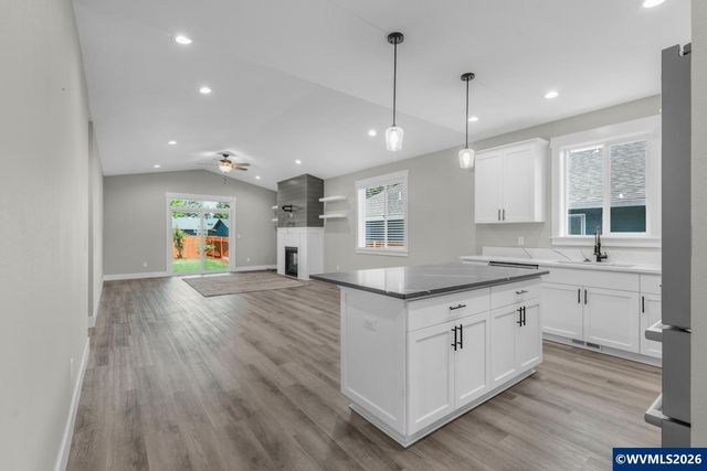 1105 Hardcastle Av, Woodburn, OR 97071