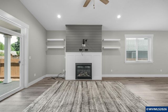 1105 Hardcastle Av, Woodburn, OR 97071