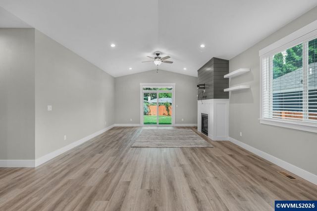 1105 Hardcastle Av, Woodburn, OR 97071