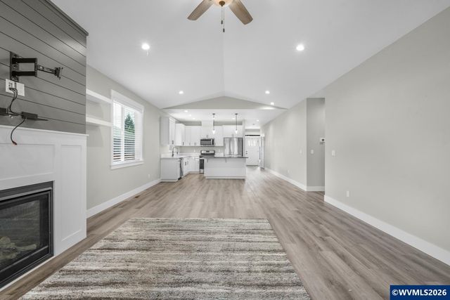 1105 Hardcastle Av, Woodburn, OR 97071