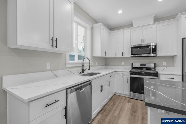 1105 Hardcastle Av, Woodburn, OR 97071