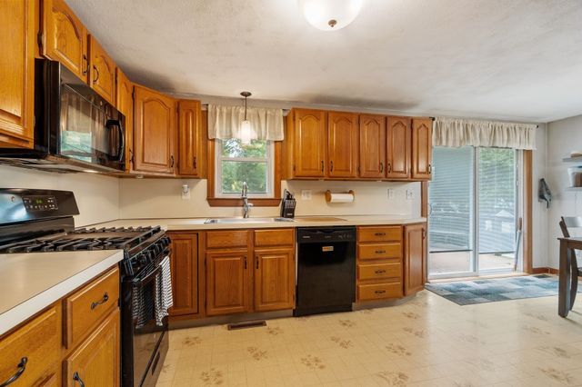 7 N Lakeview Rd, Norton, MA 02766