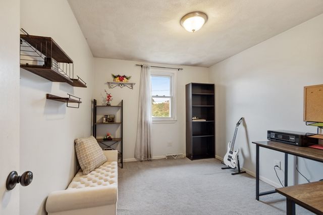 7 N Lakeview Rd, Norton, MA 02766