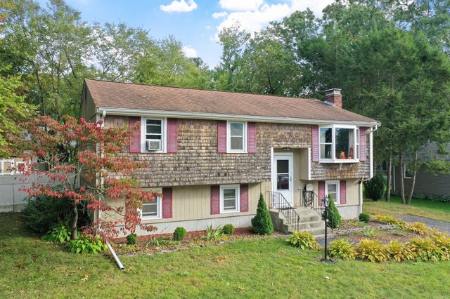 7 N Lakeview Rd, Norton, MA 02766