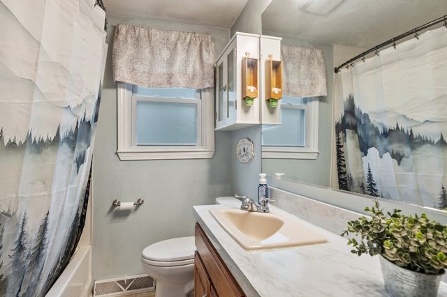 7 N Lakeview Rd, Norton, MA 02766