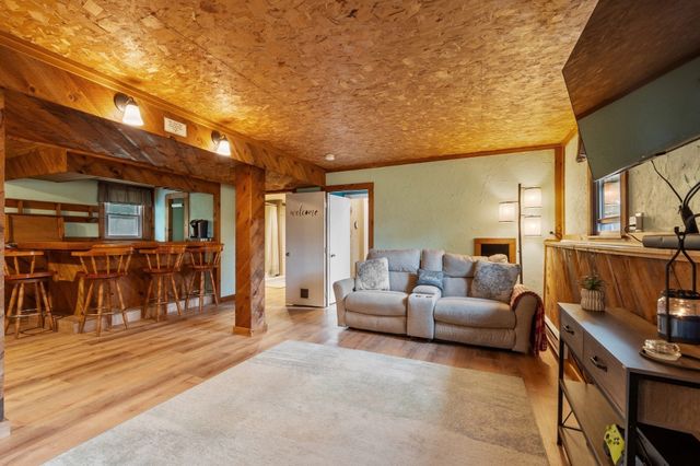 7 N Lakeview Rd, Norton, MA 02766