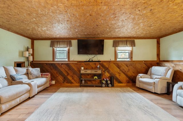 7 N Lakeview Rd, Norton, MA 02766