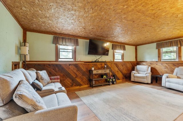 7 N Lakeview Rd, Norton, MA 02766