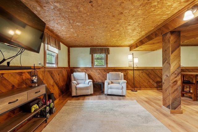 7 N Lakeview Rd, Norton, MA 02766