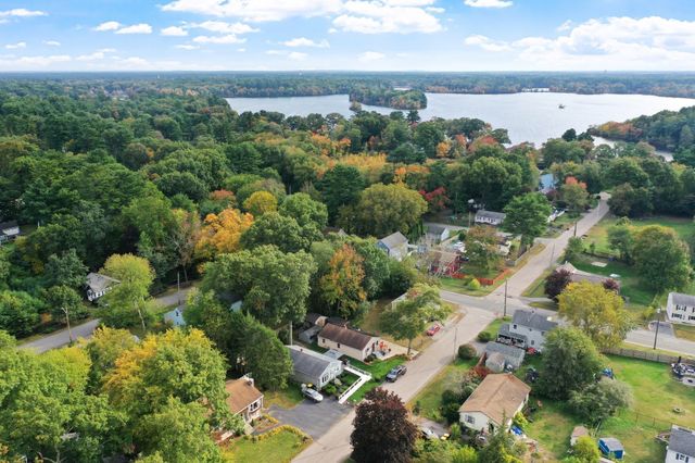 7 N Lakeview Rd, Norton, MA 02766