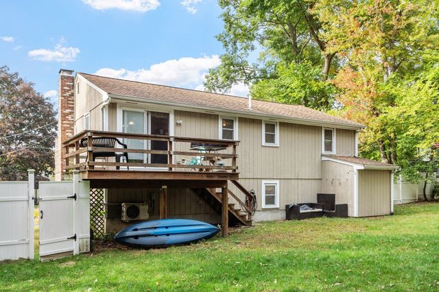 7 N Lakeview Rd, Norton, MA 02766