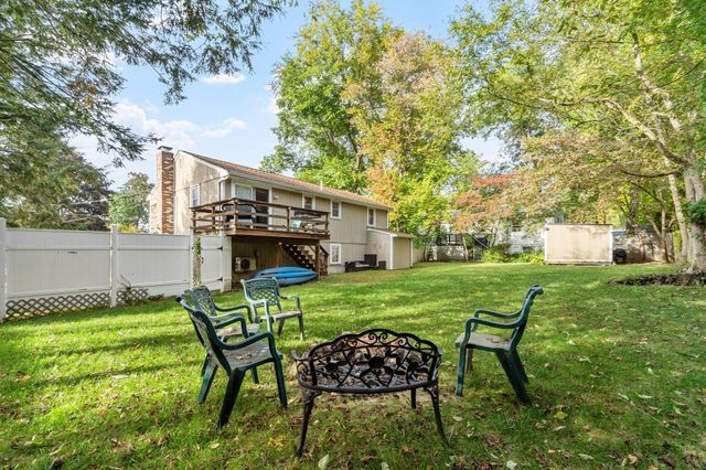 7 N Lakeview Rd, Norton, MA 02766