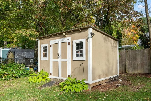 7 N Lakeview Rd, Norton, MA 02766