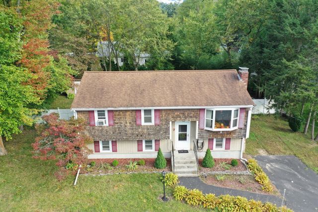 7 N Lakeview Rd, Norton, MA 02766