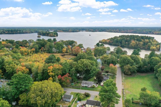 7 N Lakeview Rd, Norton, MA 02766