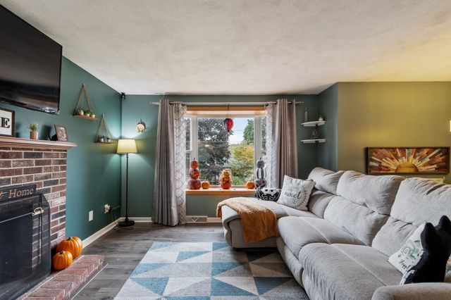 7 N Lakeview Rd, Norton, MA 02766