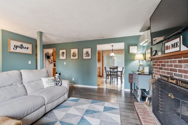 7 N Lakeview Rd, Norton, MA 02766