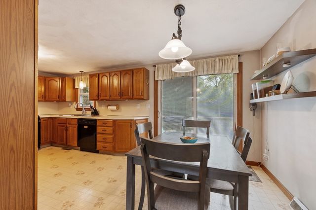 7 N Lakeview Rd, Norton, MA 02766