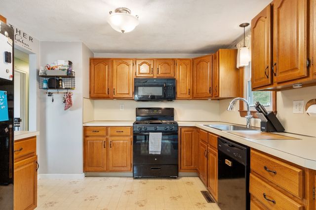 7 N Lakeview Rd, Norton, MA 02766