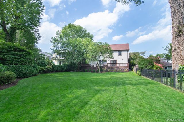 32 Stellar Place, Pelham, NY 10803