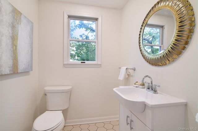 32 Stellar Place, Pelham, NY 10803