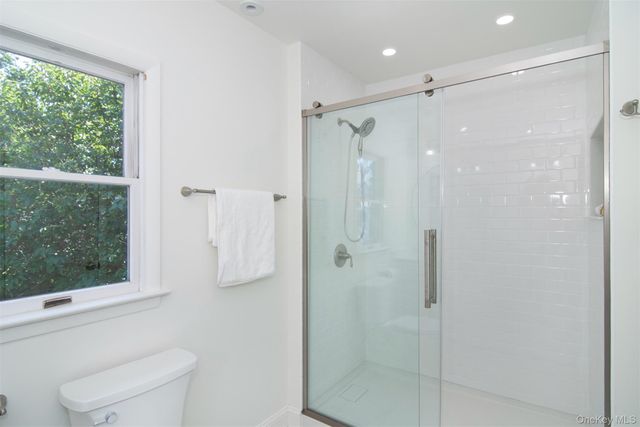 32 Stellar Place, Pelham, NY 10803