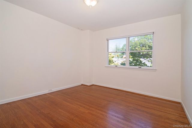 32 Stellar Place, Pelham, NY 10803